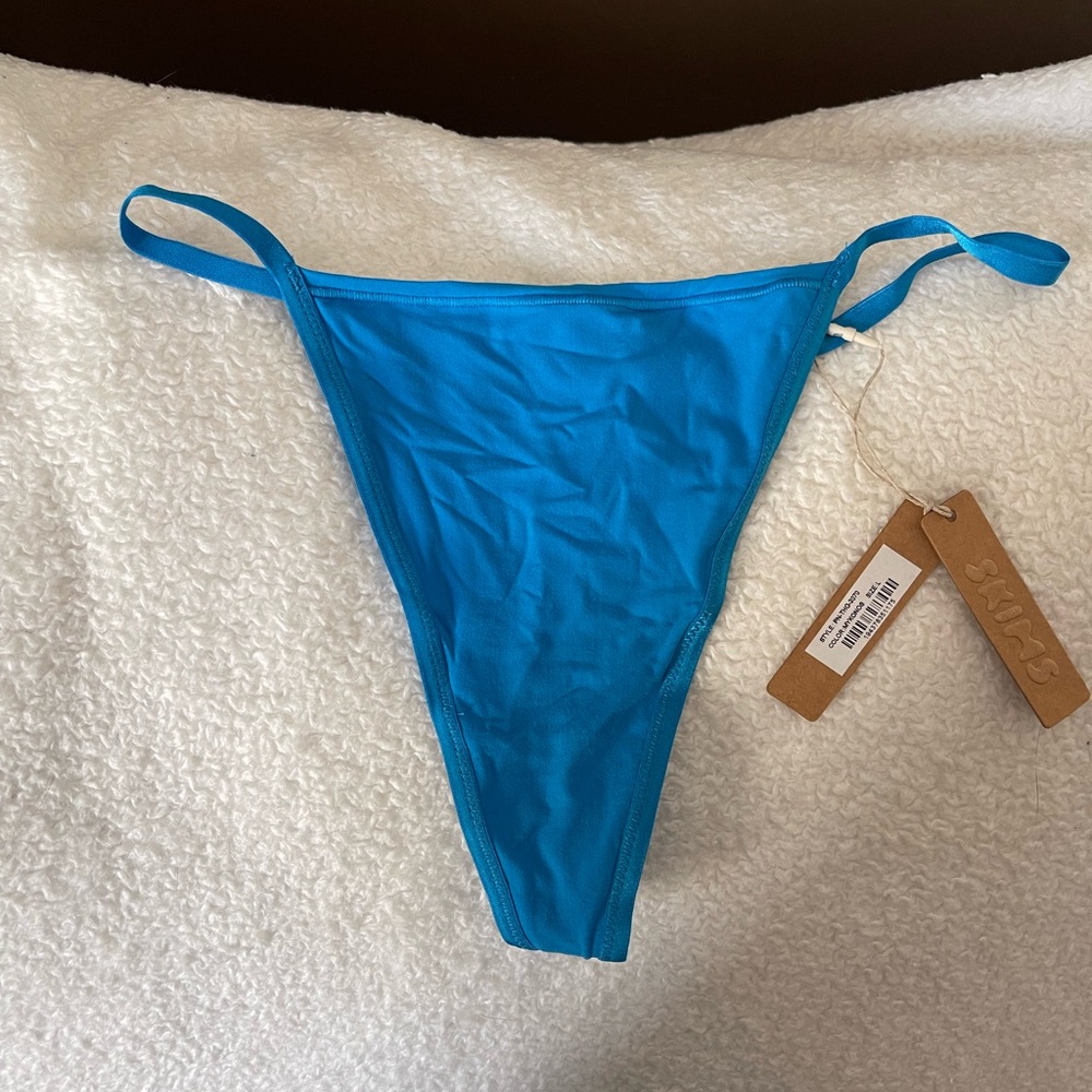 SKIMS Mykonos T  Thong Minimal Coverage